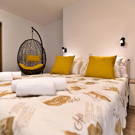 Apartments Kiwi 罗维尼 外观 照片