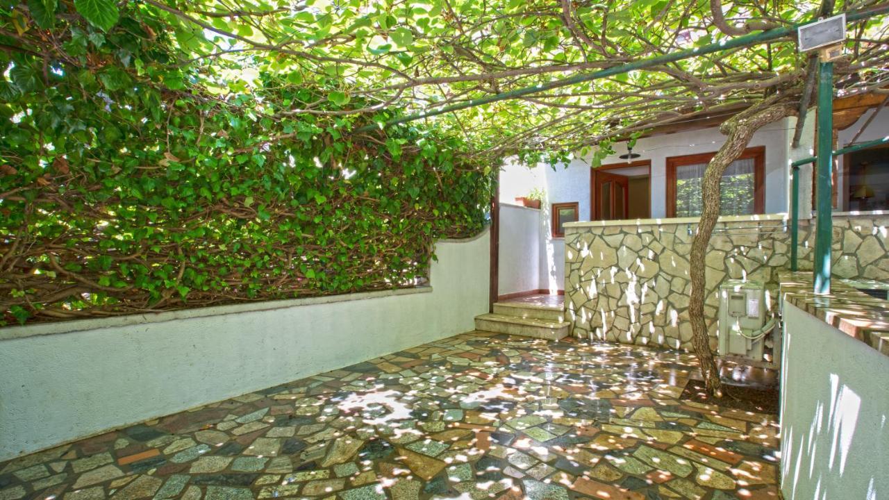 Apartments Kiwi 罗维尼 外观 照片