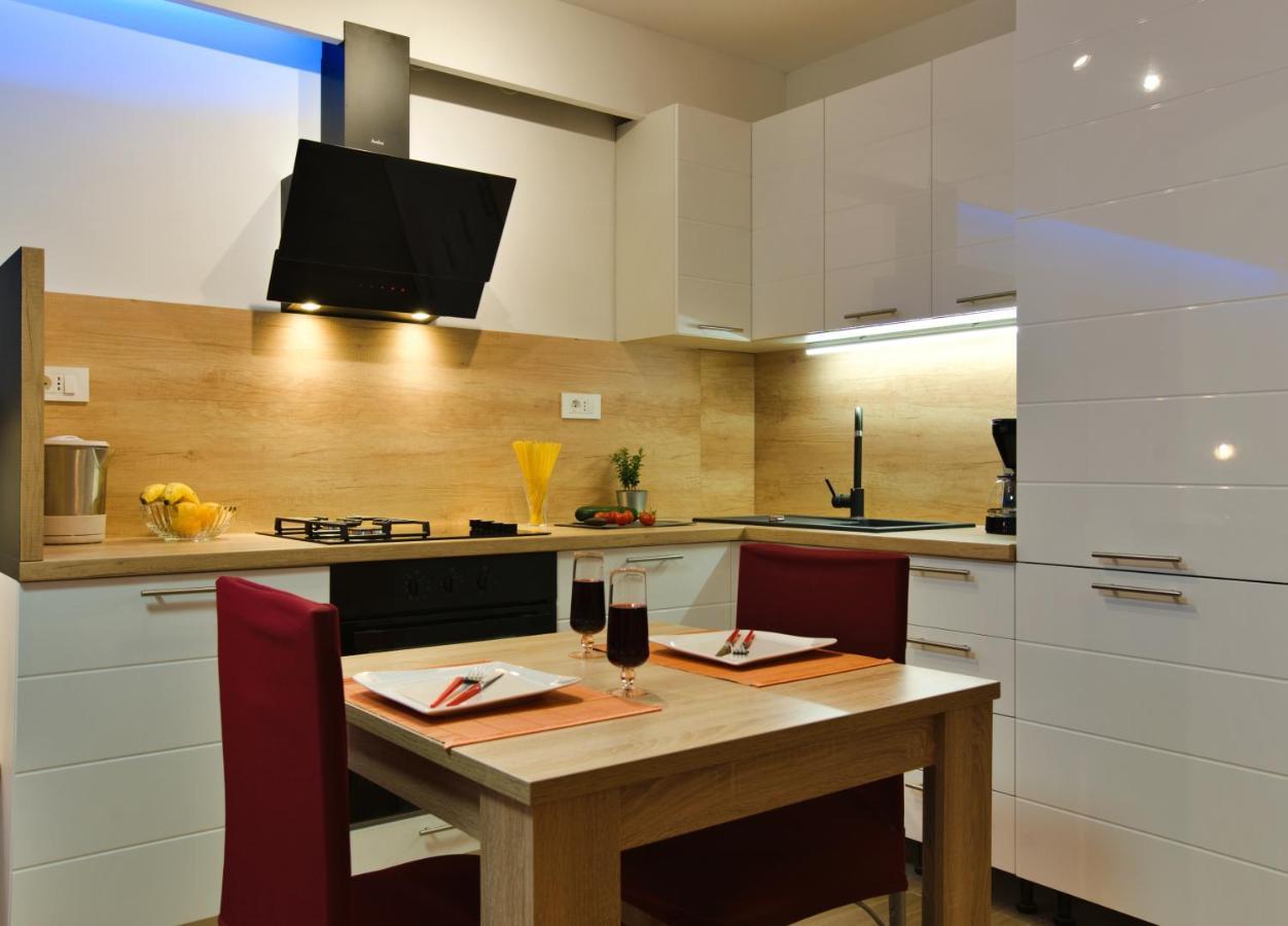 Apartments Kiwi 罗维尼 外观 照片