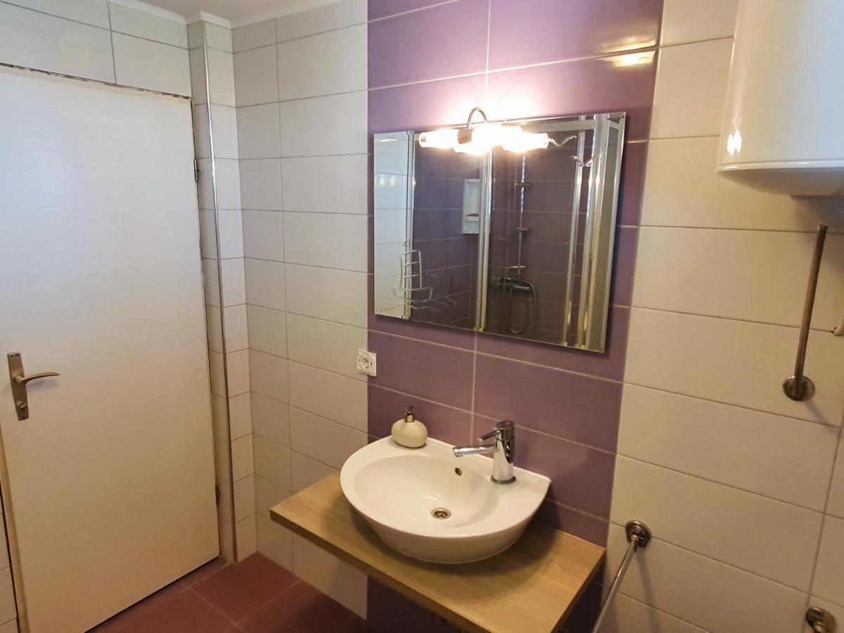 Apartments Kiwi 罗维尼 外观 照片