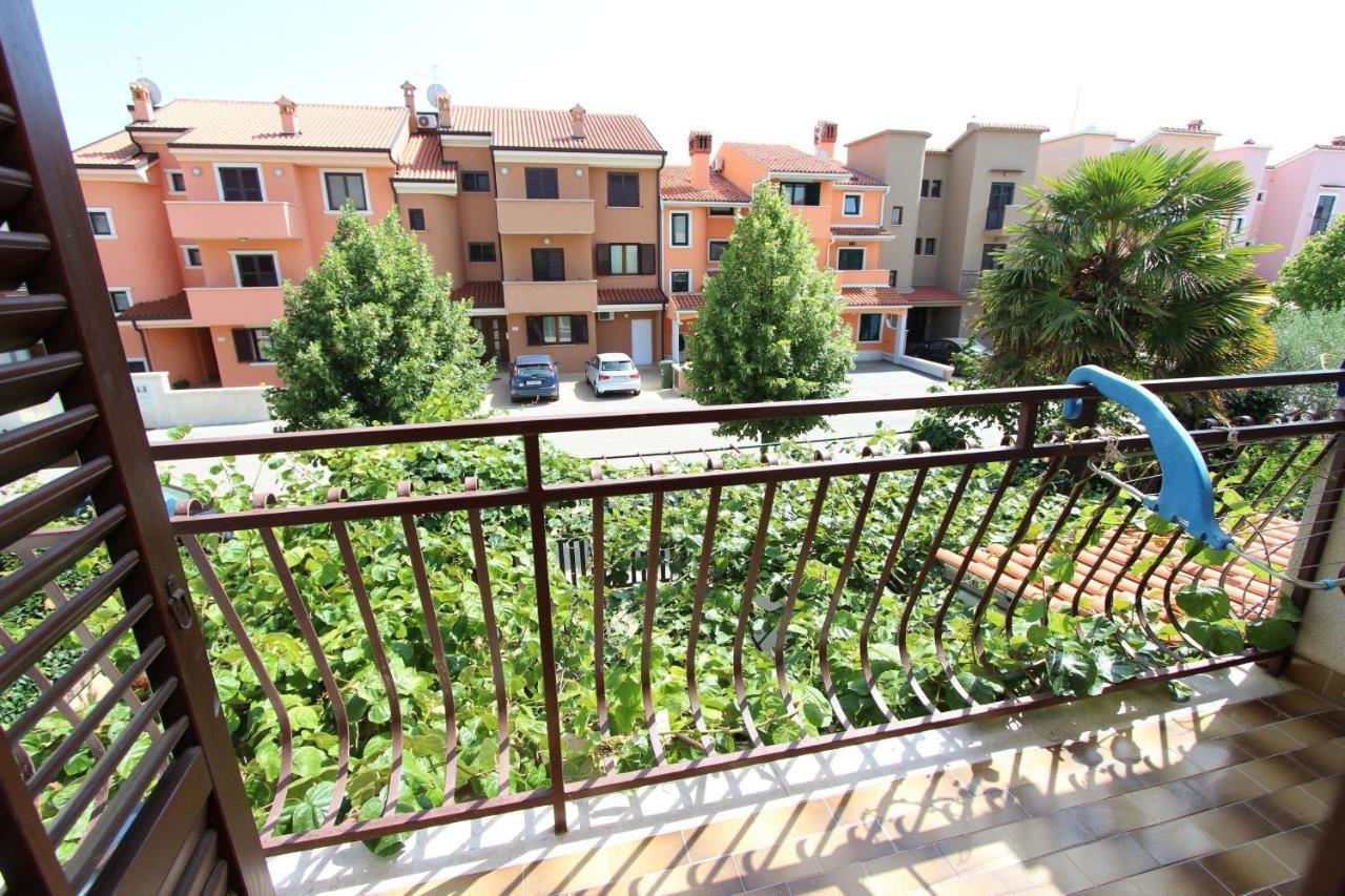 Apartments Kiwi 罗维尼 外观 照片