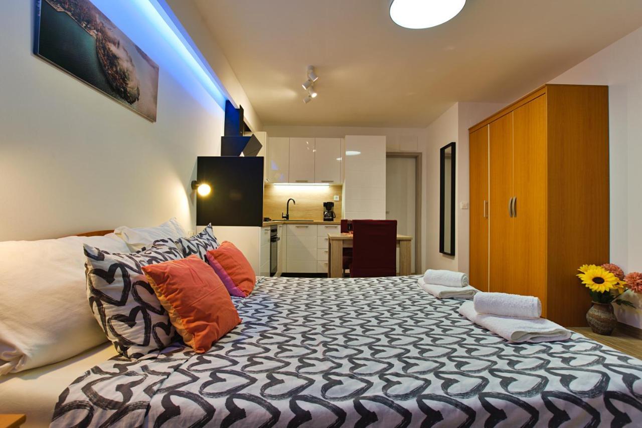 Apartments Kiwi 罗维尼 外观 照片
