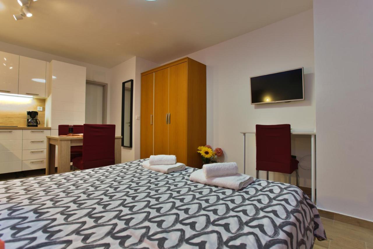 Apartments Kiwi 罗维尼 外观 照片