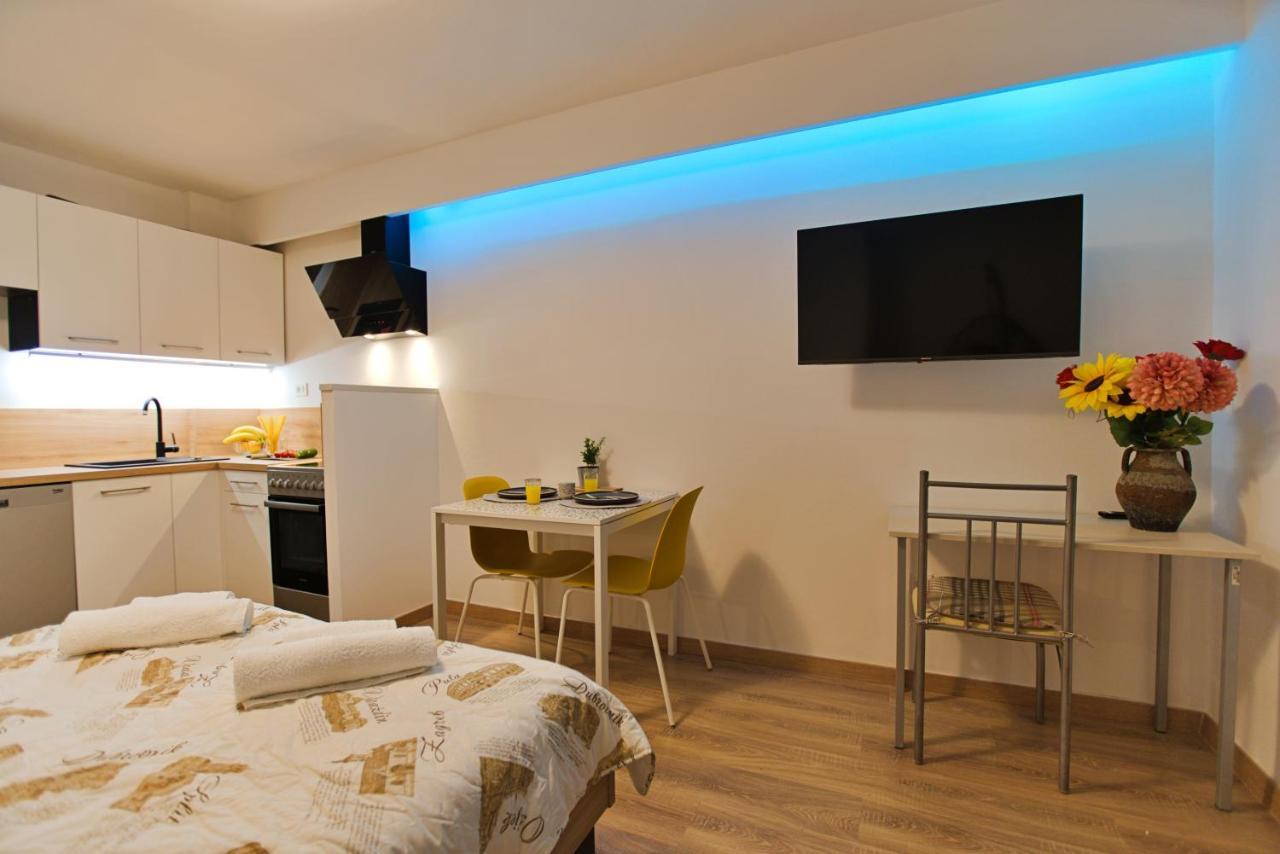 Apartments Kiwi 罗维尼 外观 照片