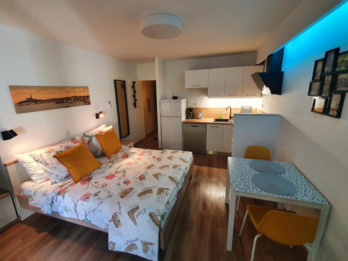 Apartments Kiwi 罗维尼 外观 照片