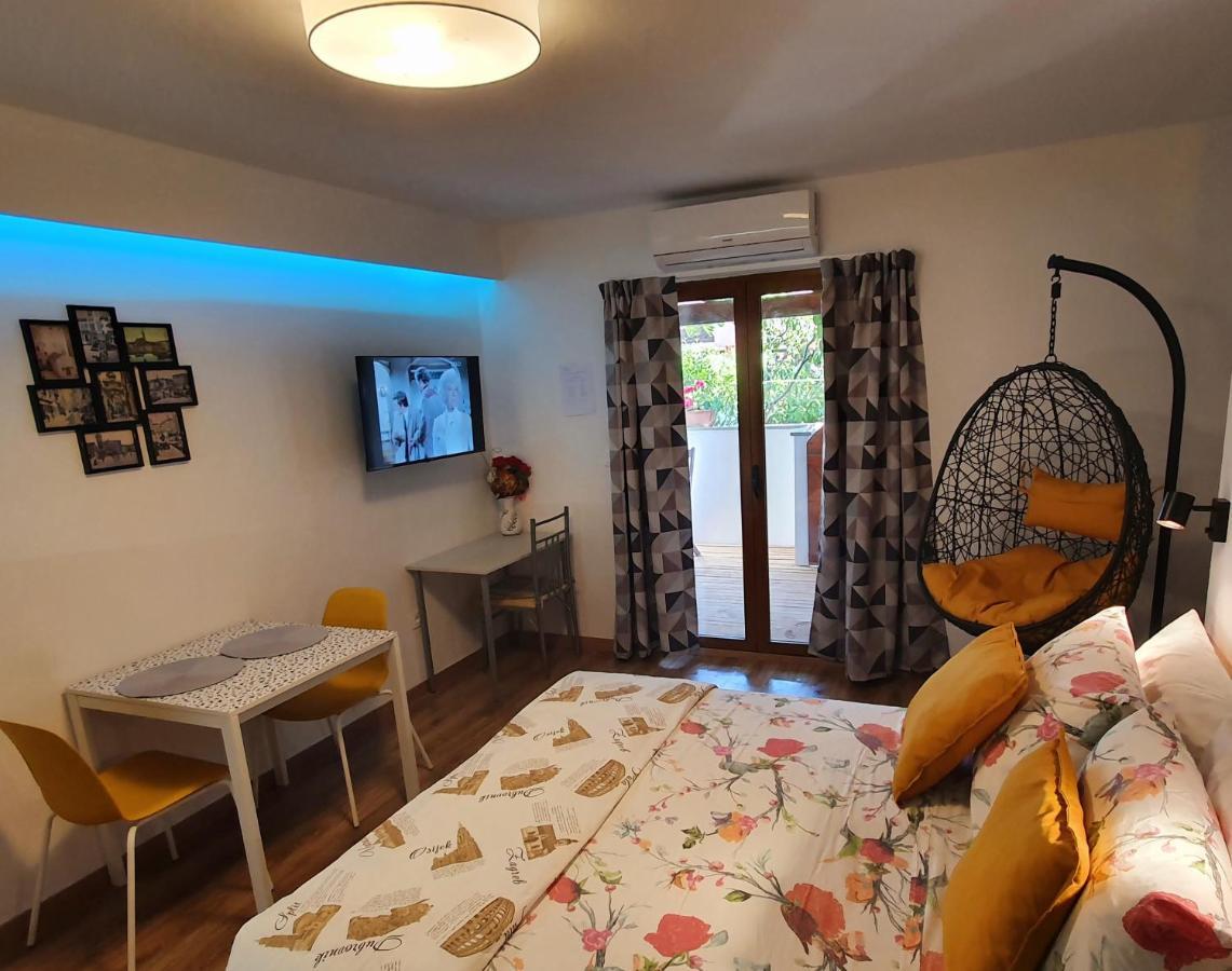 Apartments Kiwi 罗维尼 外观 照片