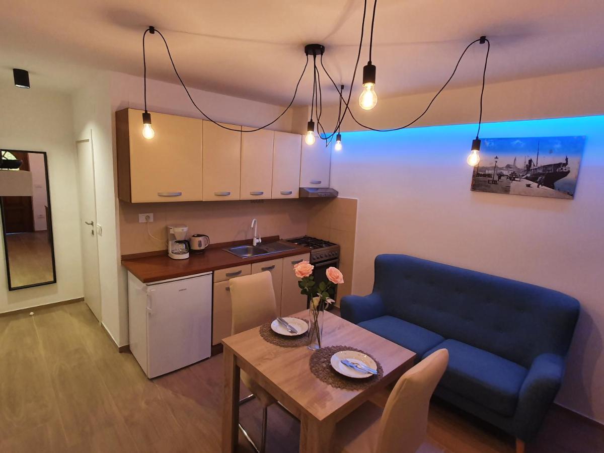 Apartments Kiwi 罗维尼 外观 照片