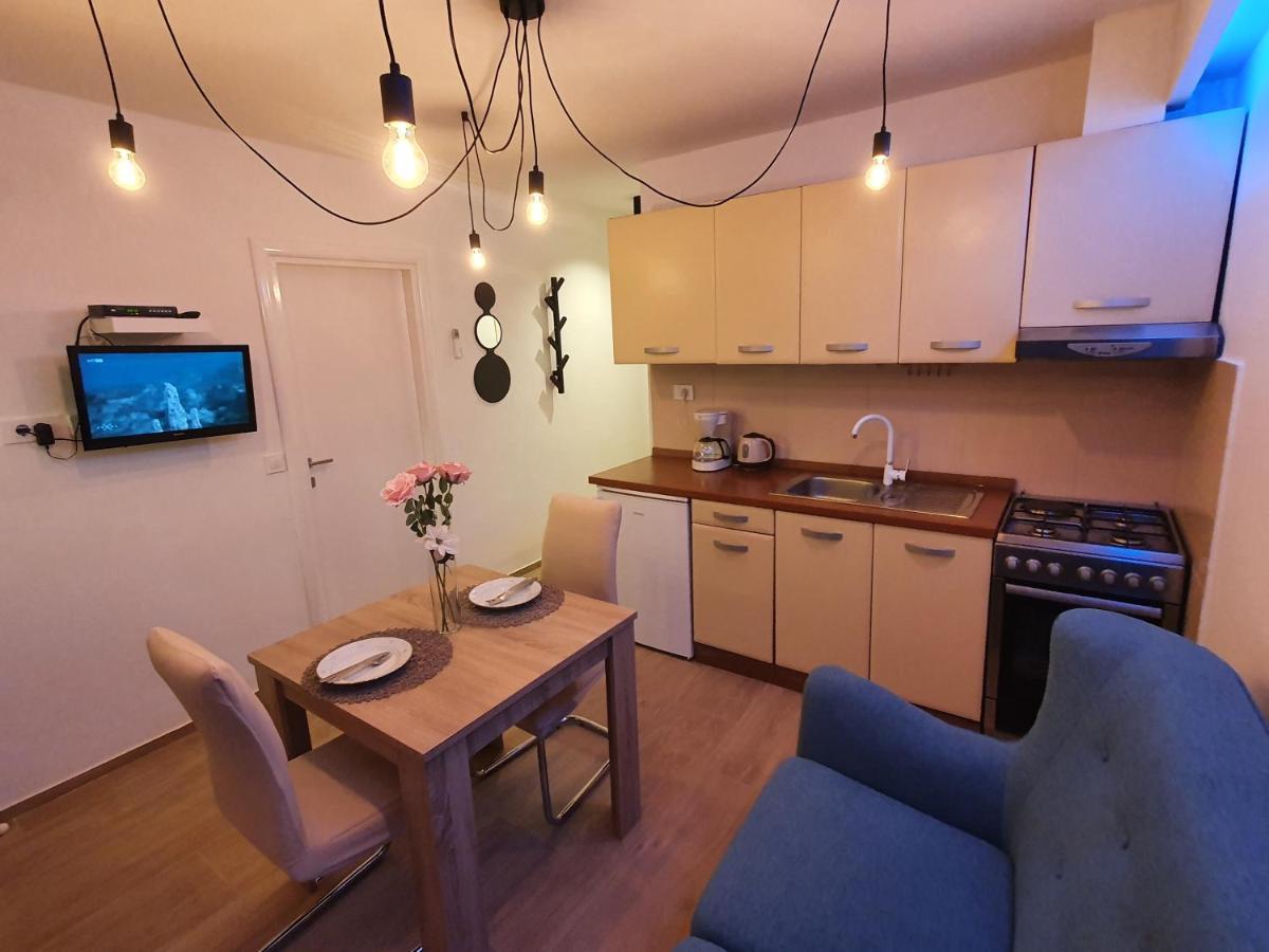 Apartments Kiwi 罗维尼 外观 照片