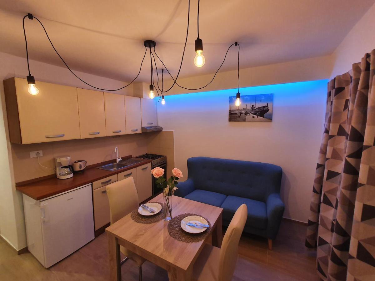 Apartments Kiwi 罗维尼 外观 照片