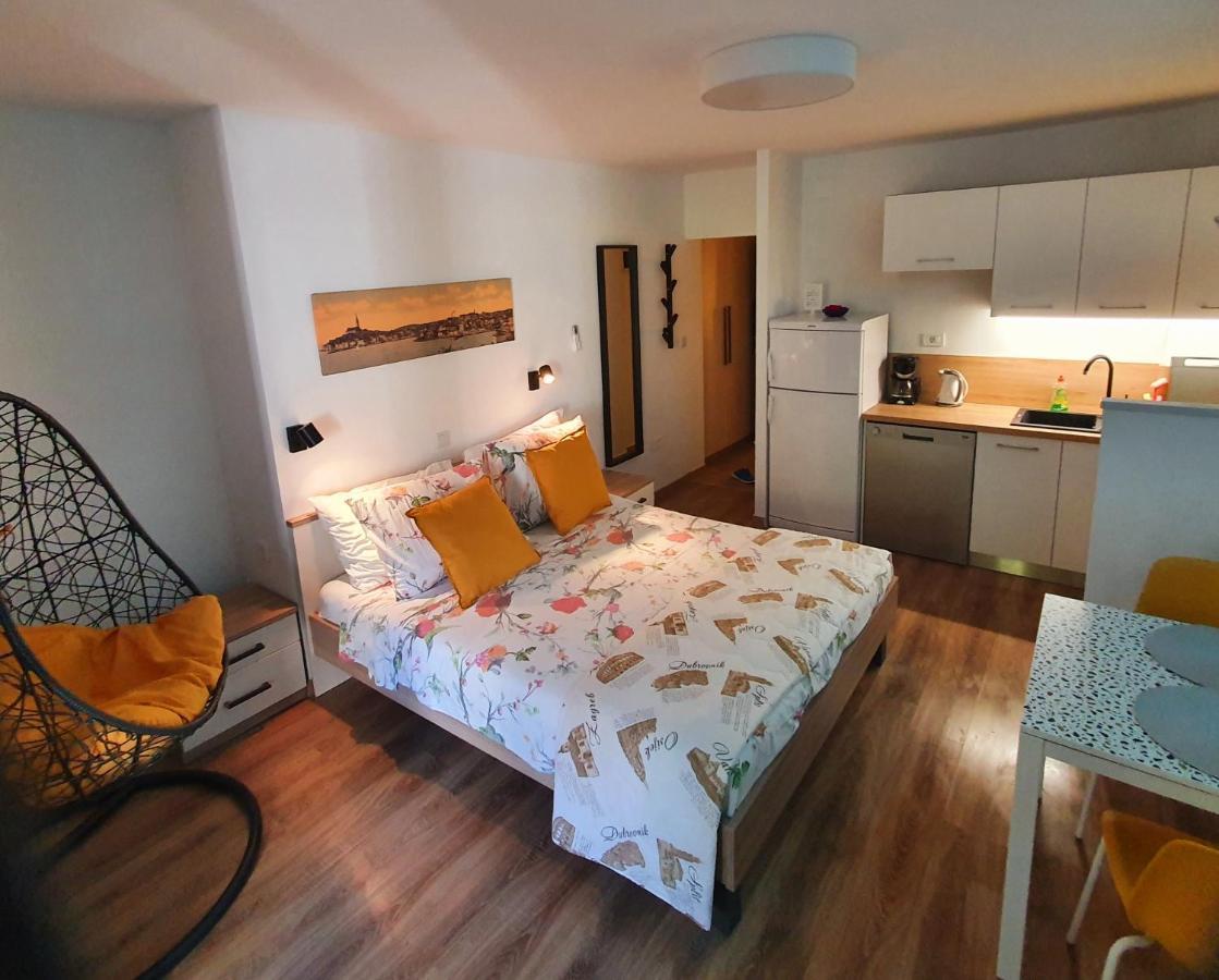 Apartments Kiwi 罗维尼 外观 照片