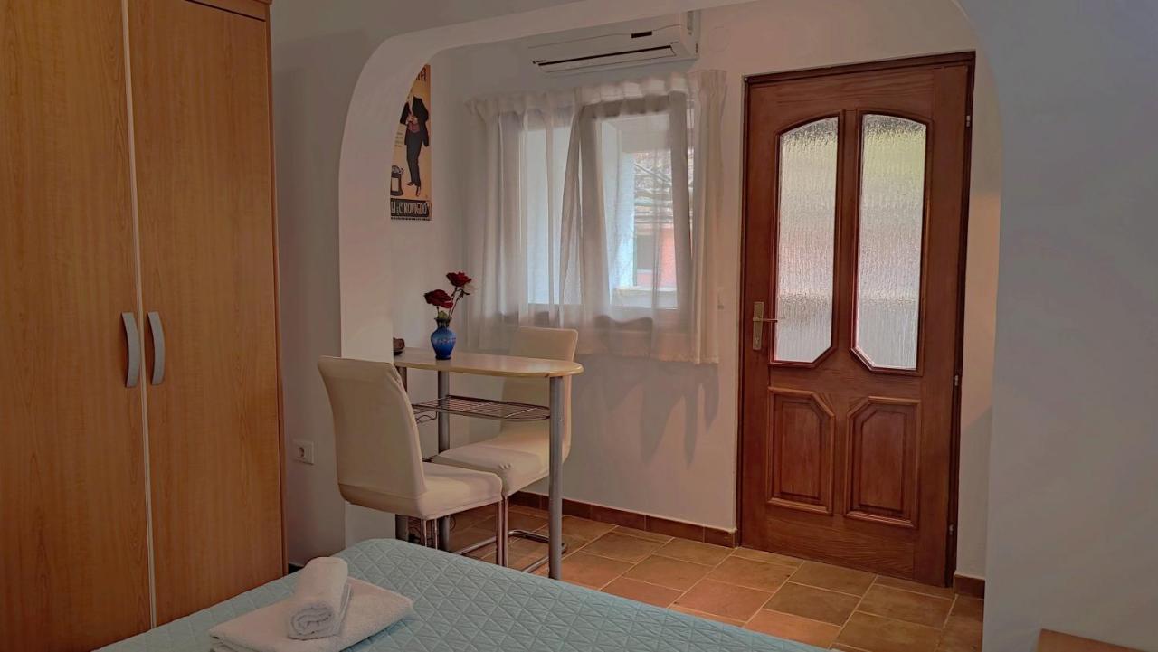 Apartments Kiwi 罗维尼 外观 照片